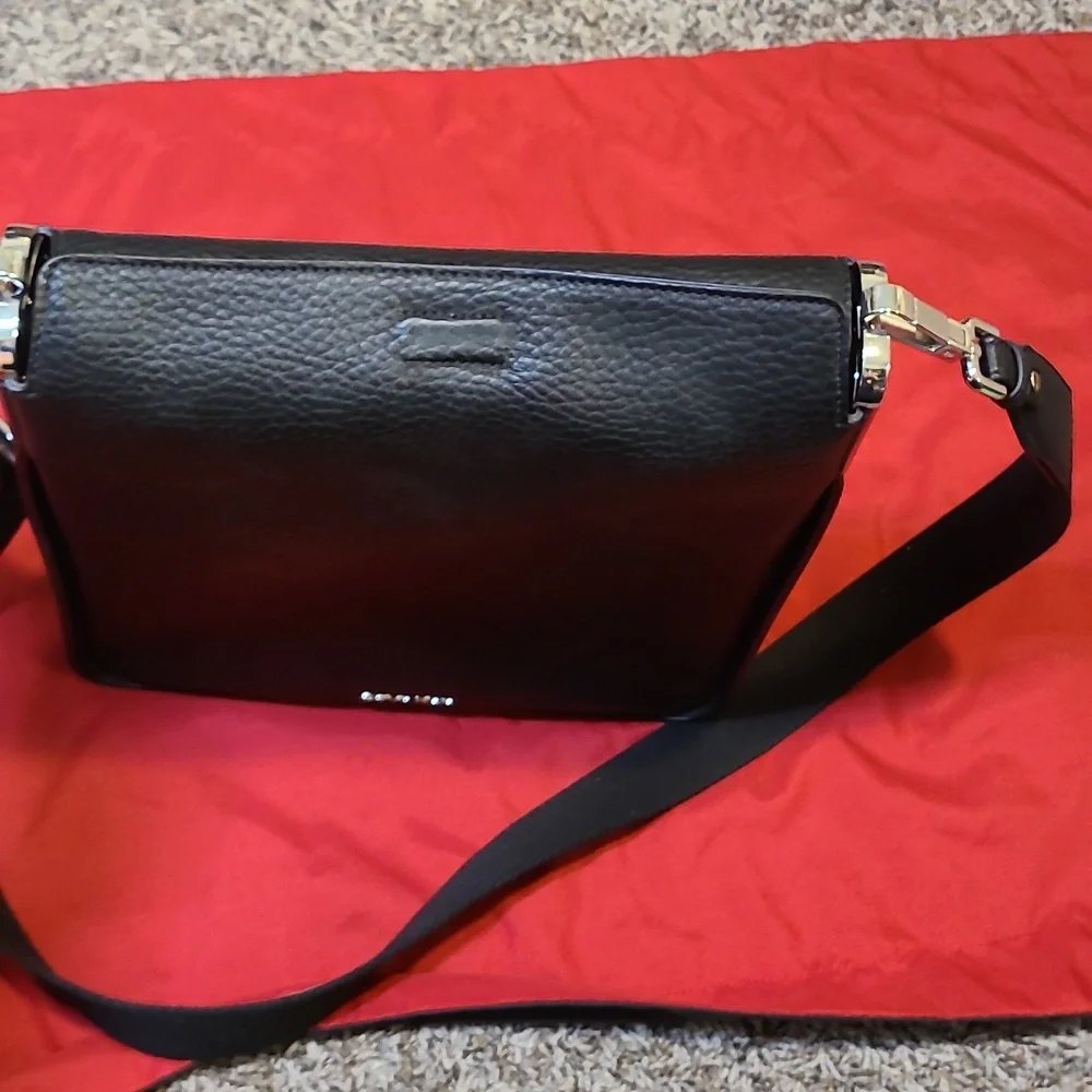 Calvin Klein Fay Large Crossbody Bag In Black Leather - Picture 6 of 9